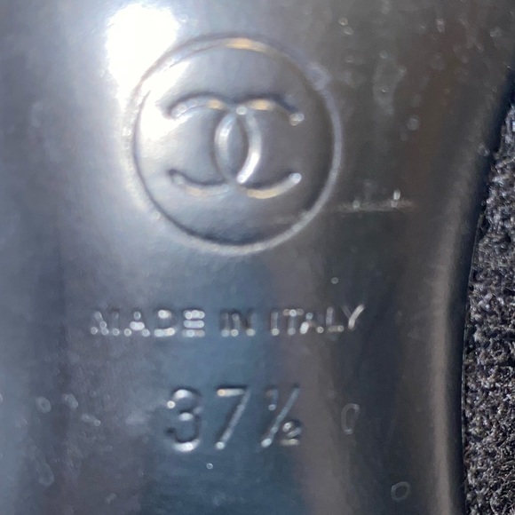 Chanel Tweed Mules gently used! 
From the 2017 Collection by Karl Lagerfeld - Picture 8 of 8